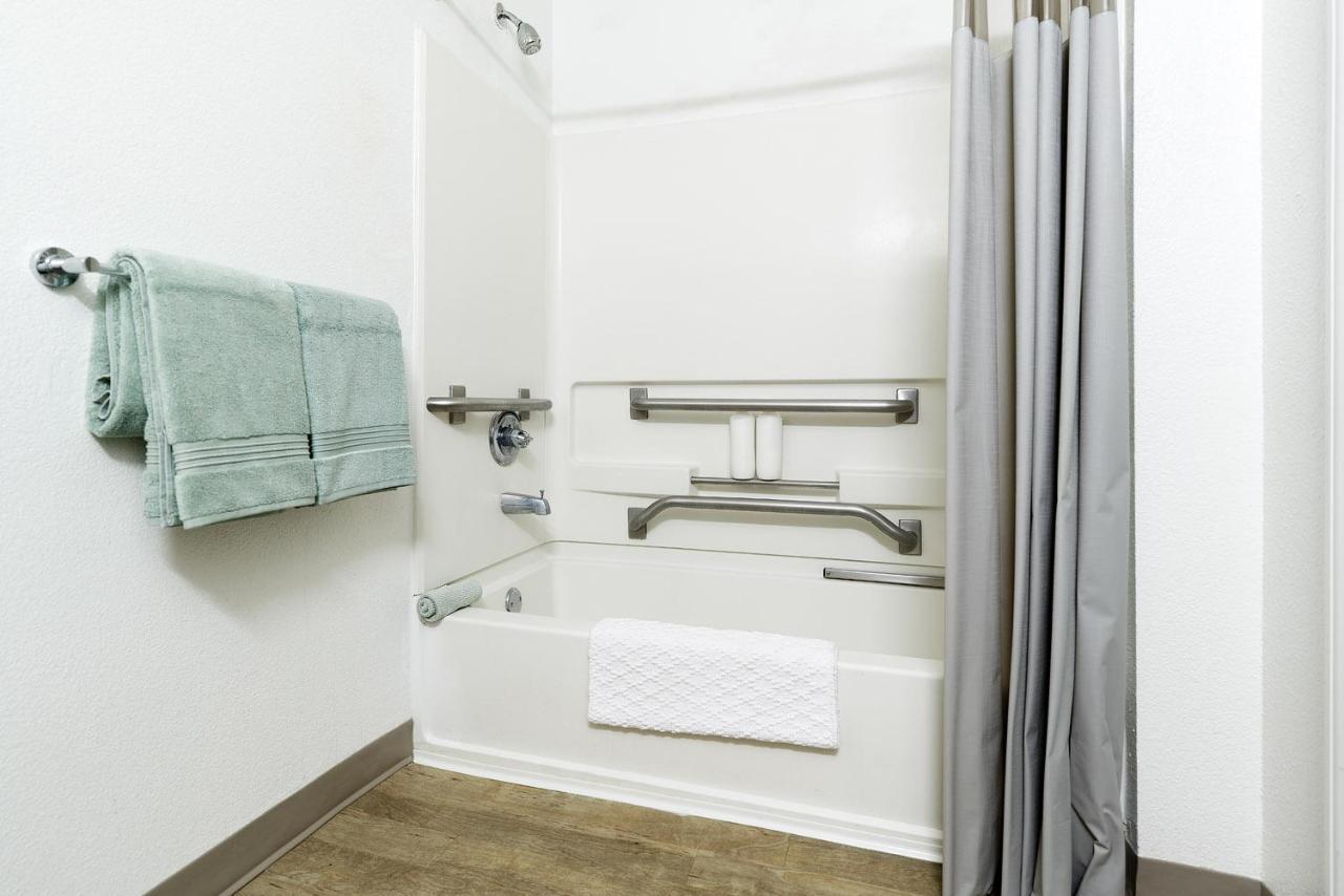 Intown Suites Extended Stay West Palm Beach Fl - Military Trail Rd Lake Park Exterior photo
